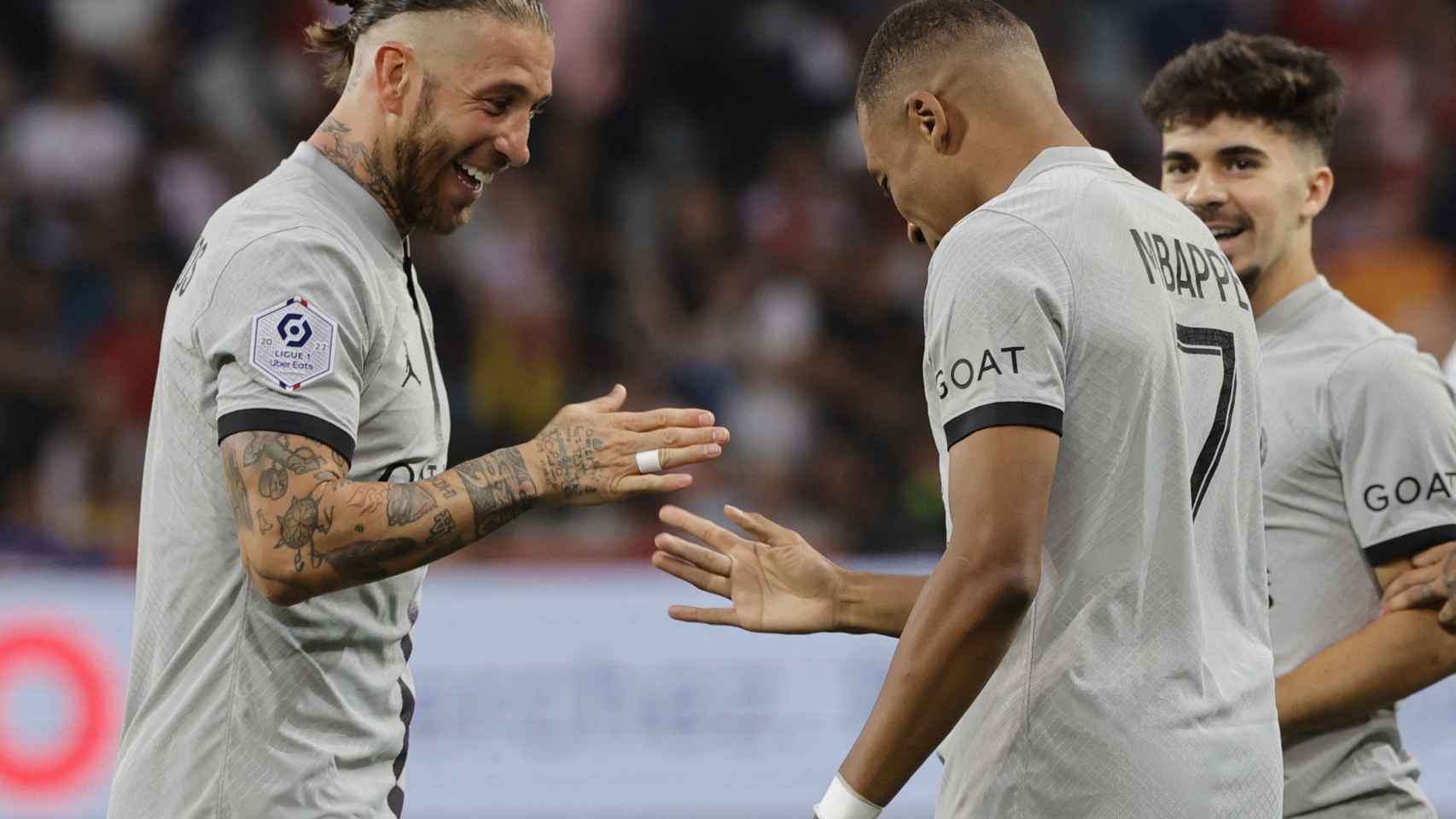 Sergio Ramos, celebrando un gol del PSG con Kylian Mbappé