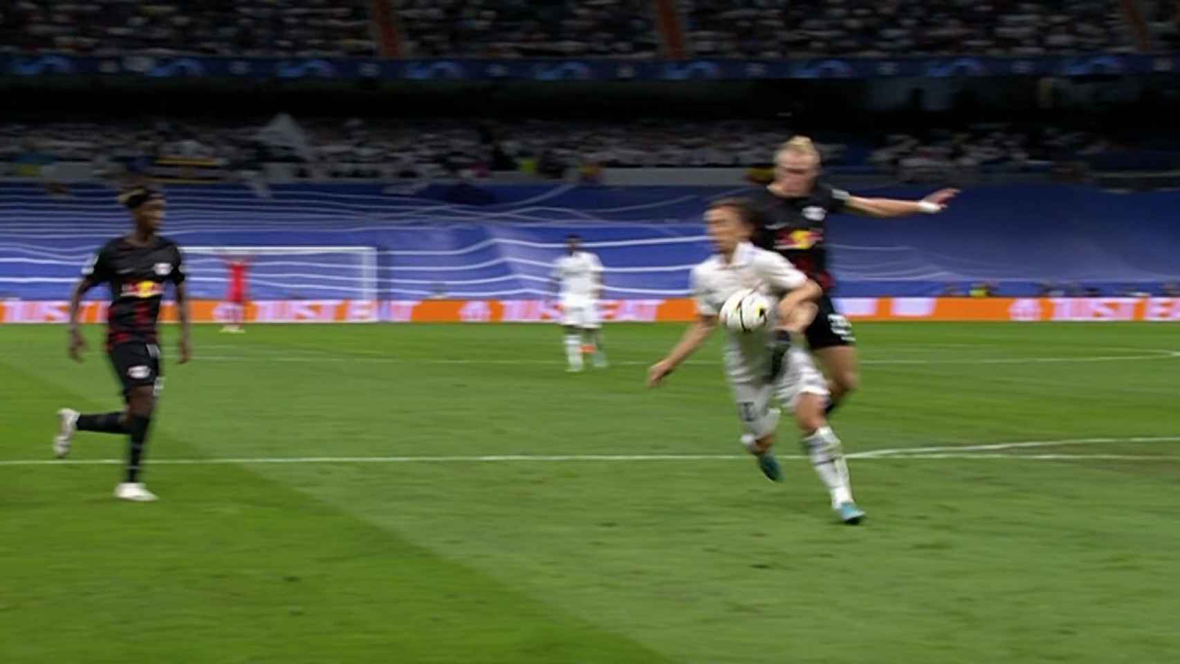 Posible penalti no pitado a Luka Modric