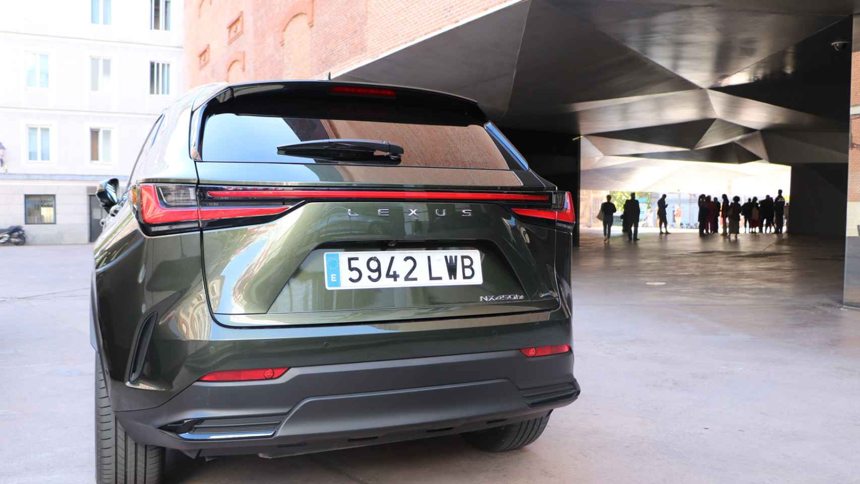 El Lexus NX puede recorrer hasta 97 kilómetros en modo eléctrico en ciudad.