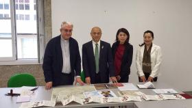 El monje budista, Hendo Okamura, en el  encuentro con los representantes de la Catedral de Santiago.