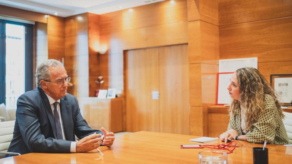 Enrique Ossorio junto a Irene P. Nova, en un momento de la entrevista.