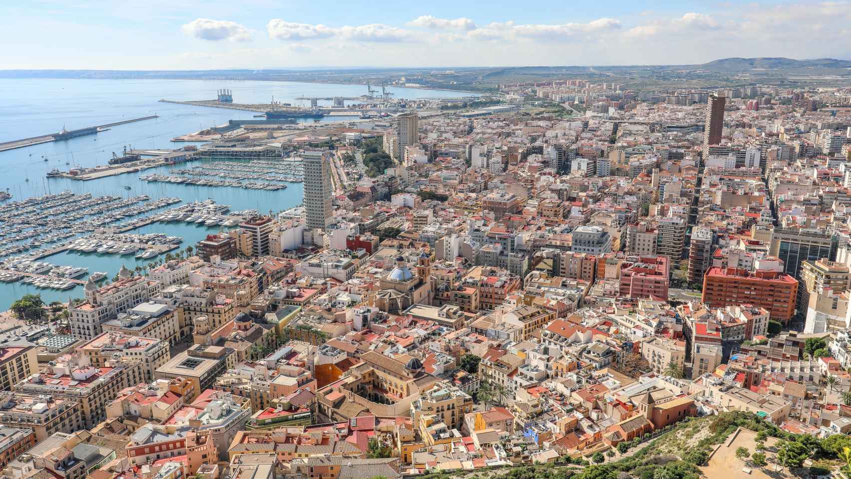 Panorámica  de la ciudad de Alicante, en imagen de archivo.