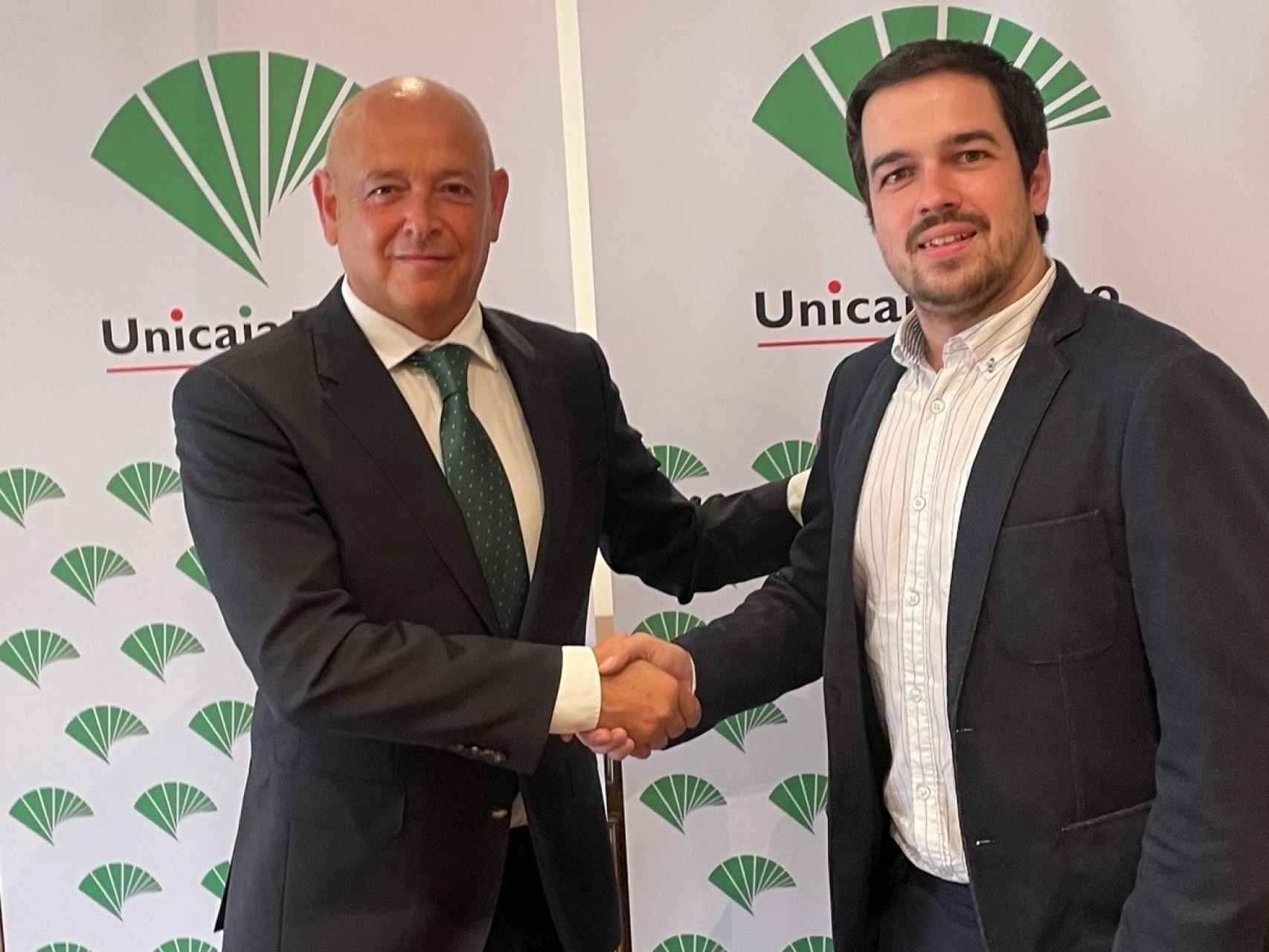 Firma del convenio entre Unicaja Banco y la Asociación de la Prensa de Valladolid.