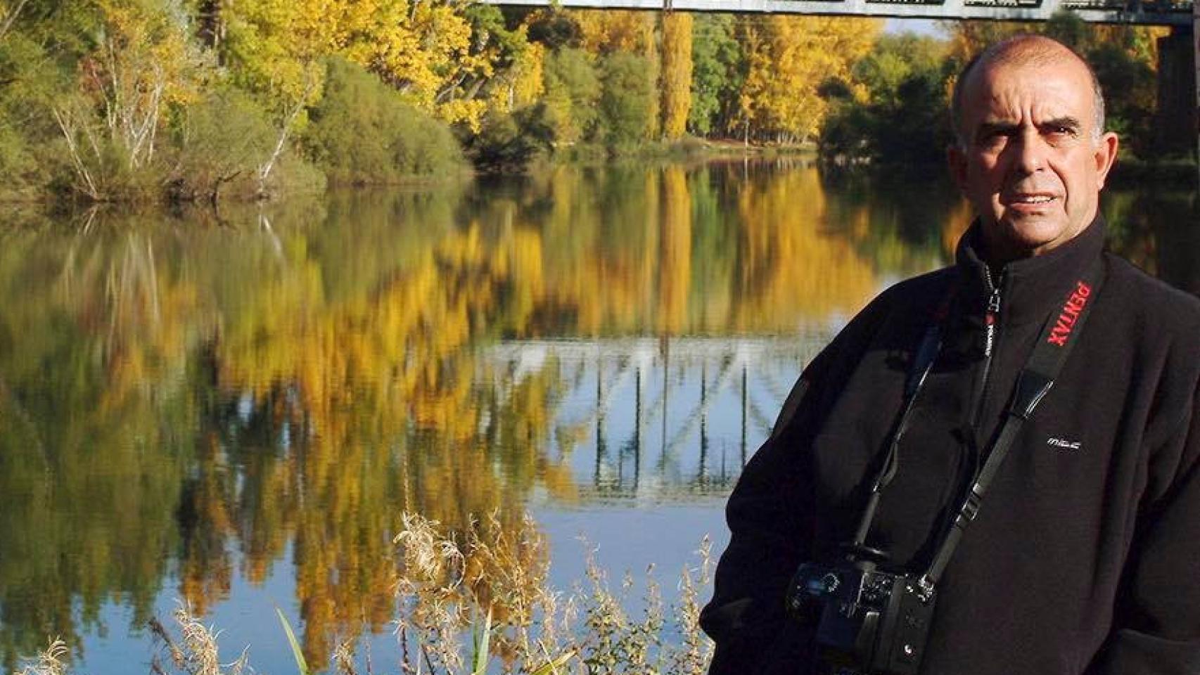 Félix Navarro, con el río Duero al fondo