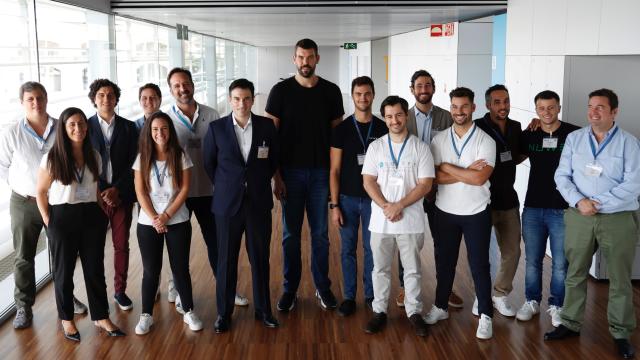 Marc Gasol junto al director general de Angels, Pepe Peris, y las startups que han 'pitcheado' este 15 de septiembre en Angels ante 250 inversores de toda España.