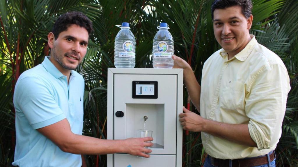 Dispositivo para obtener agua por condensación del aire.