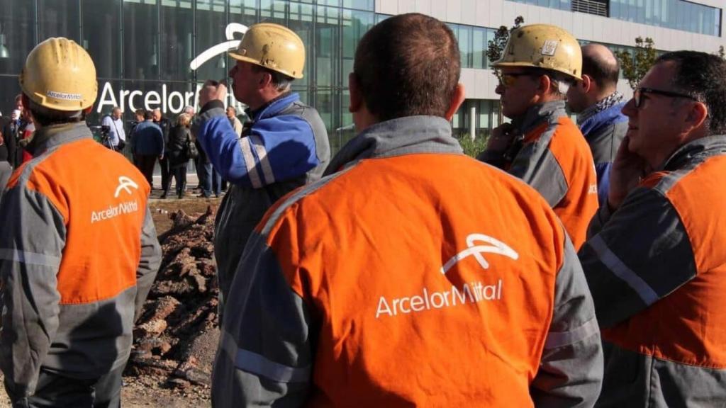 Trabajadores de la siderúrgica ArcerlorMittal.