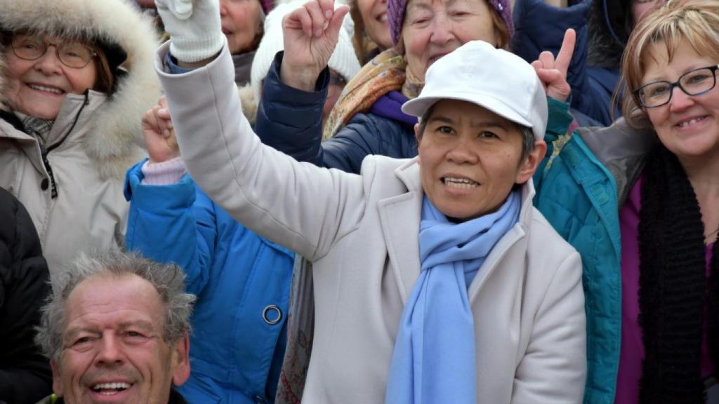 Romana Didulo junto a sus seguidores durante una manifestación.