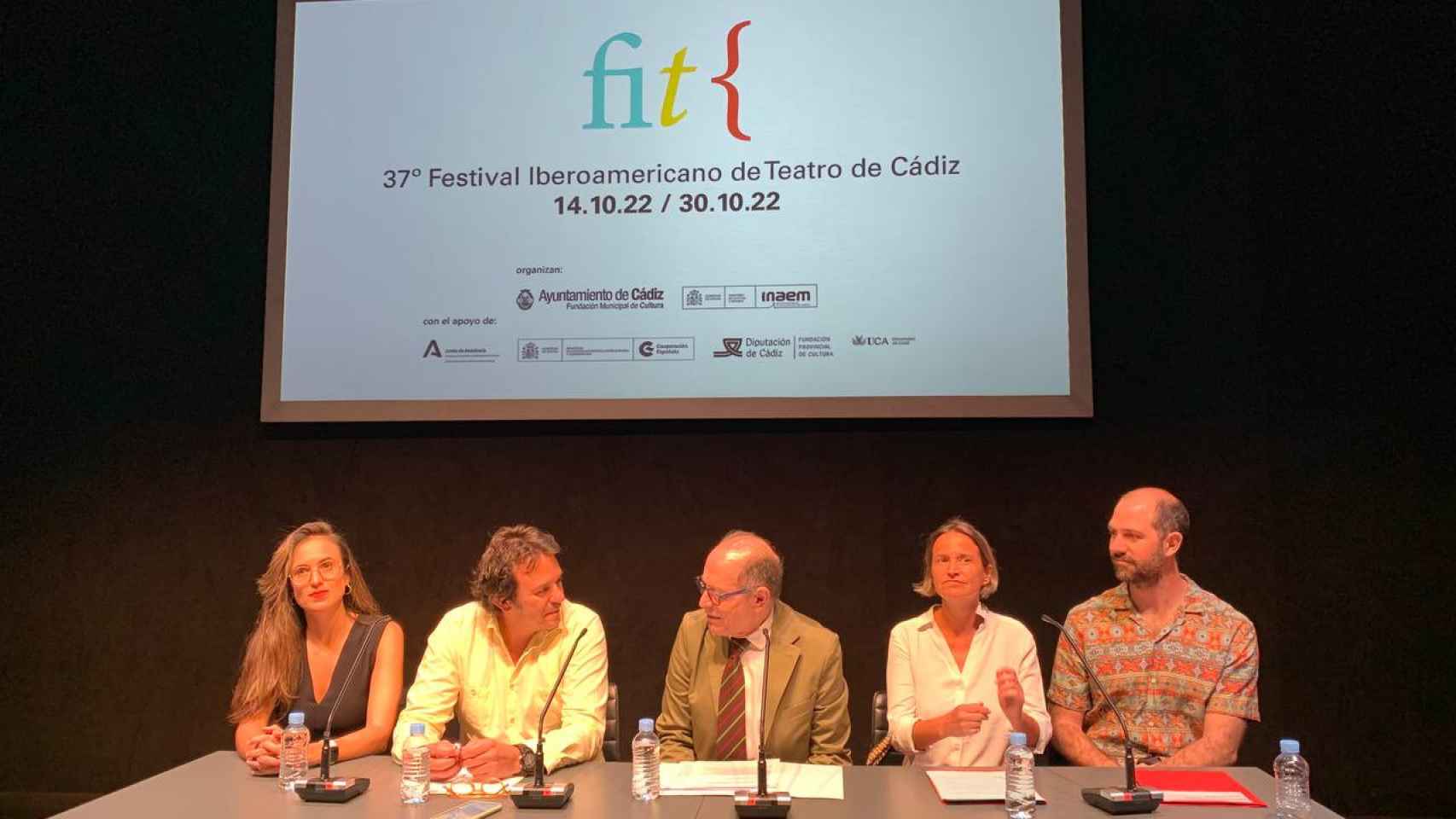 De izquierda a derecha, la concejala, Lola Cazalilla, el alcalde de Cádiz, el director del INAEM y Oyarzun e Isla, en la presentación del FIT en Madrid el pasado junio.