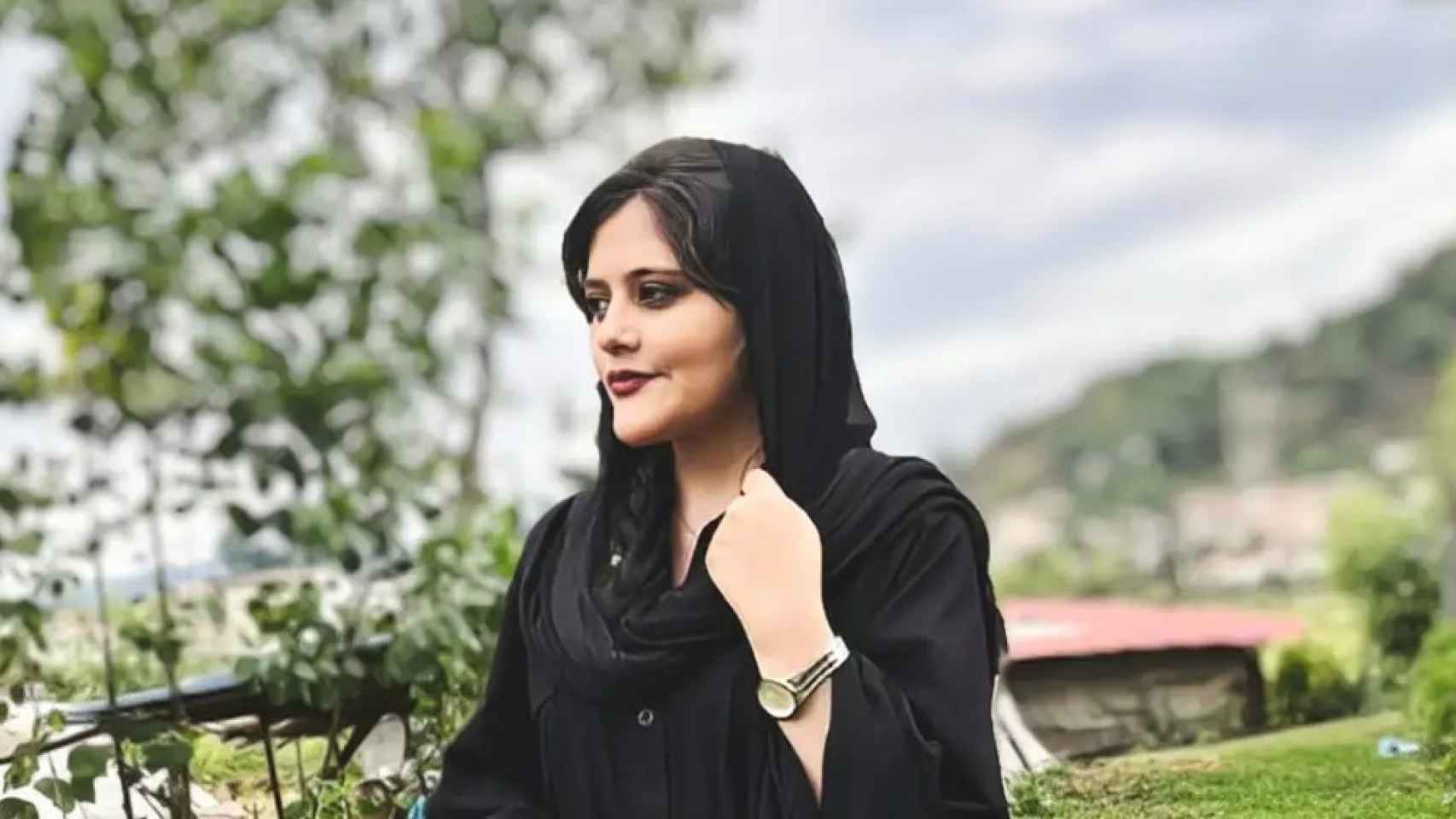 Mahsa Amini, la mujer iraní detenida y asesinada por llevar mal el velo.