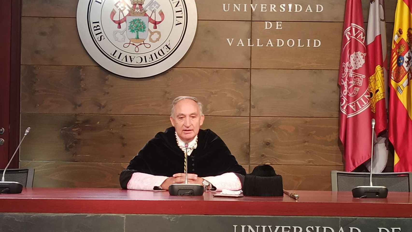 El rector de la Universidad de Valladolid, Antonio Largo, durante una rueda de prensa de este viernes.
