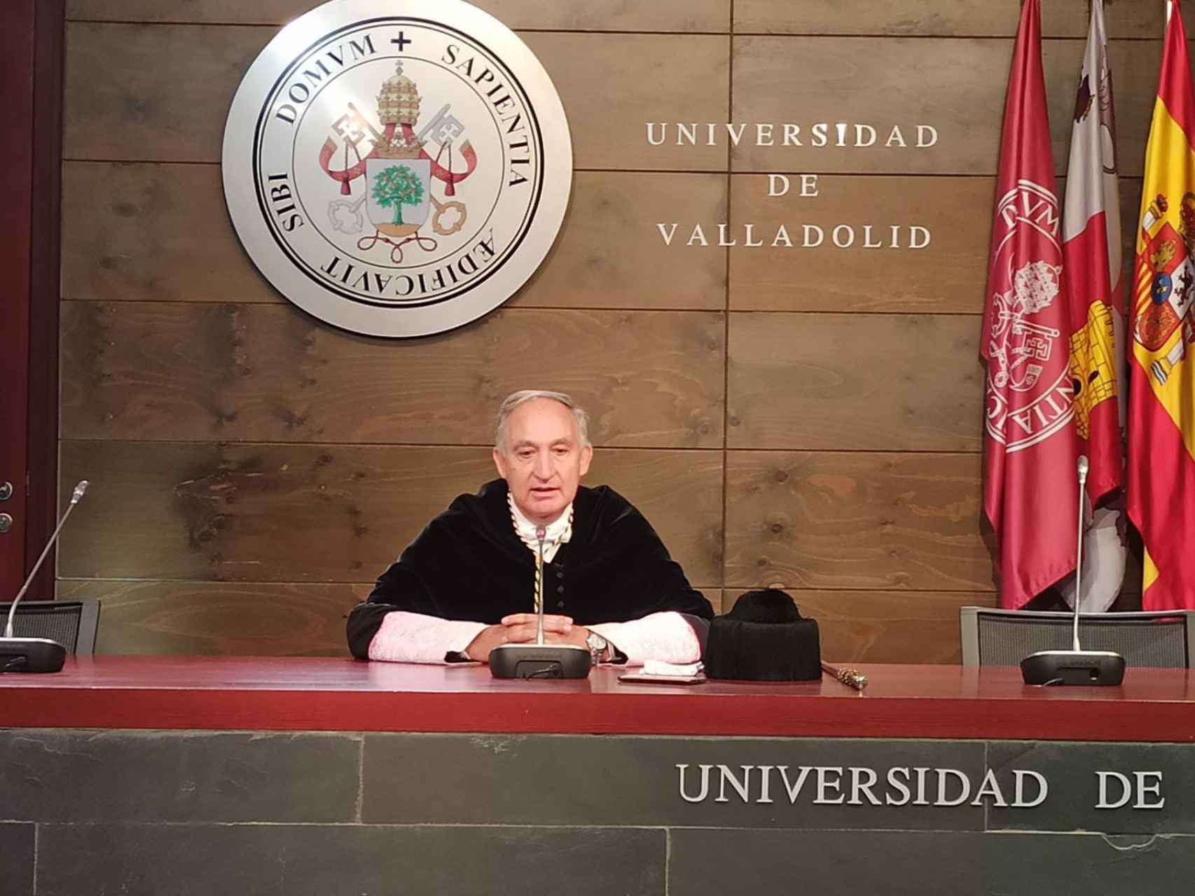 El rector de la Universidad de Valladolid, Antonio Largo, durante su rueda de prensa de este viernes.
