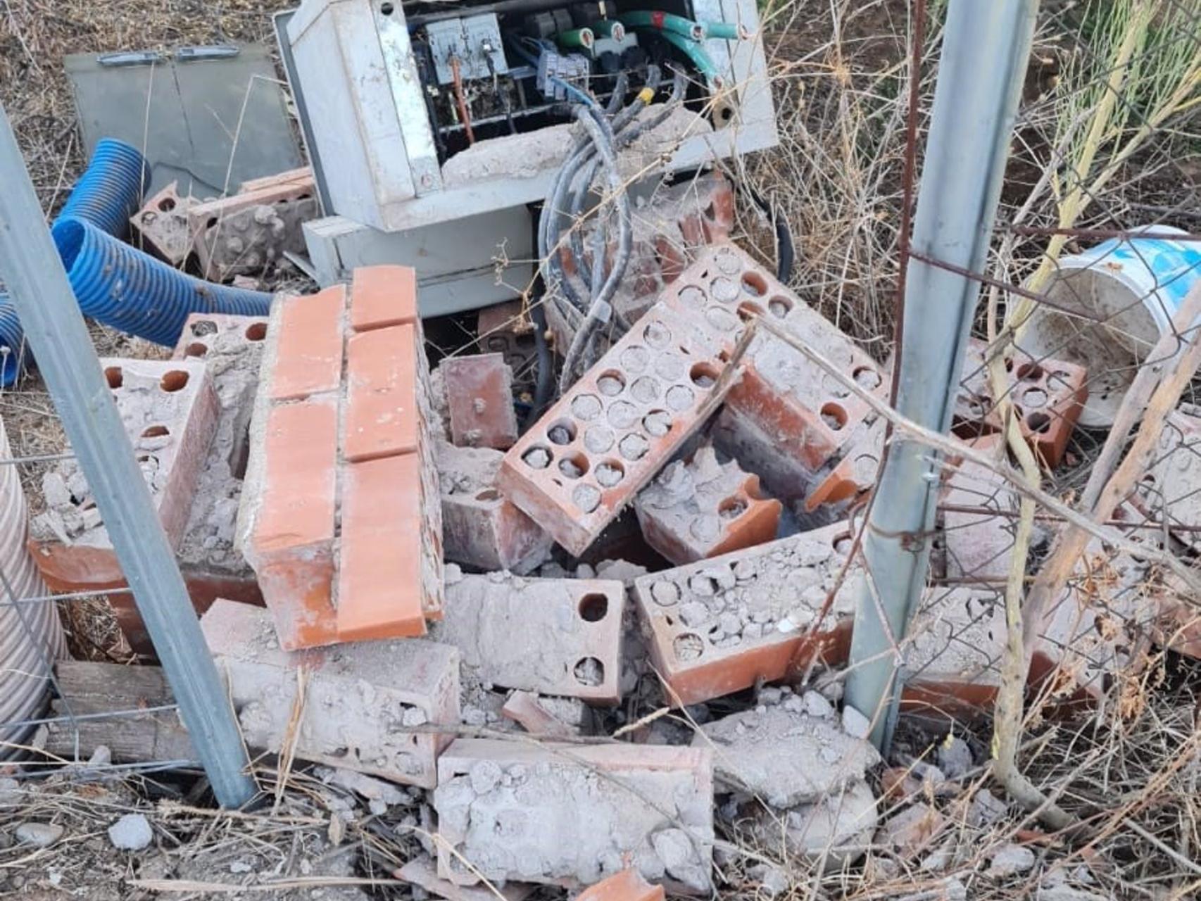 Los ladrones han destrozado la instalación eléctrica de la depuradora de Chiloeches (Guadalajara).