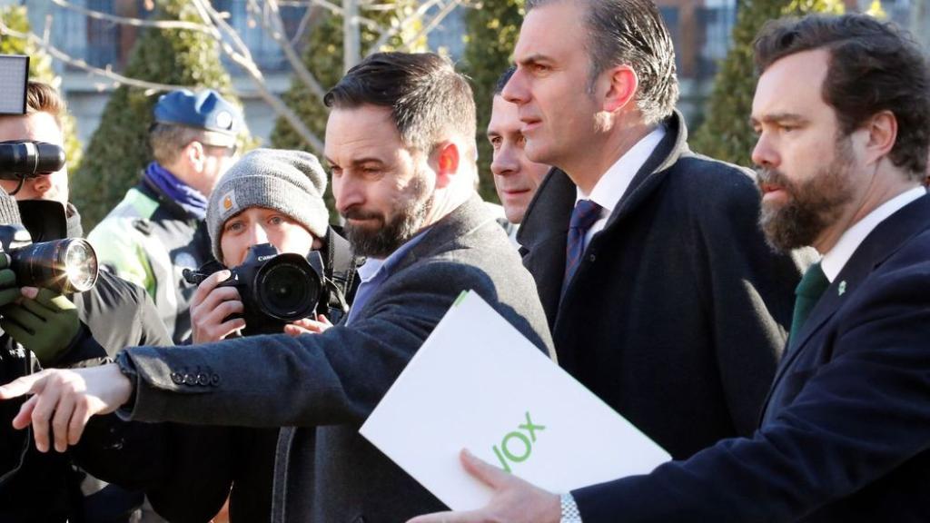 El presidente de Vox, Santiago Abascal, junto a Javier Ortega Smith e Iván Espinosa de los Monteros en una imagen de archivo.