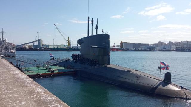 El submarino Zeeleeuw atracado en el Puerto de A Coruña.