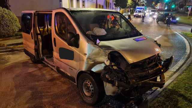 Estado de la furgoneta tras el accidente en Travesía de Vigo.