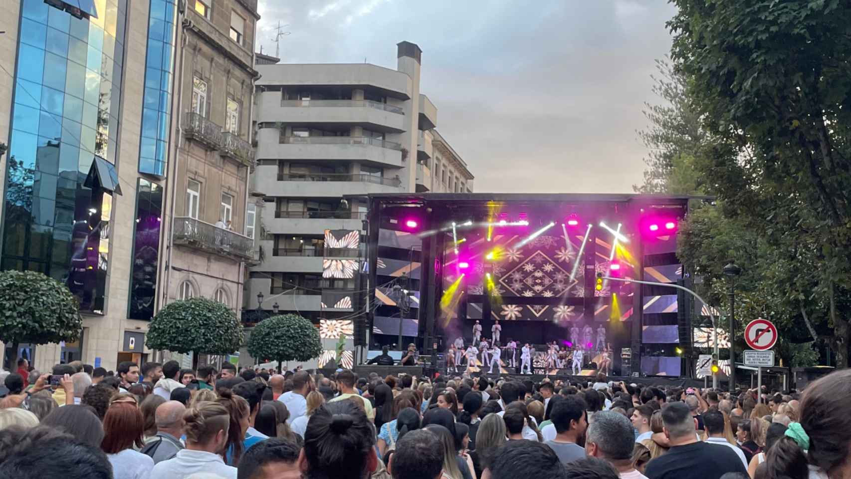 El Combo Dominicano actuando en el centro de Vigo.