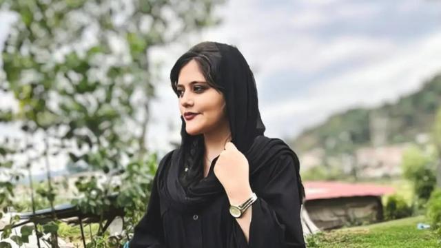 Mahsa Amini, la mujer iraní detenida y asesinada por llevar mal el velo.