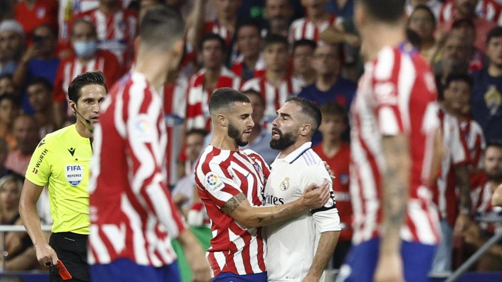 Cara a cara entre Mario Hermoso y Dani Carvajal en el derbi