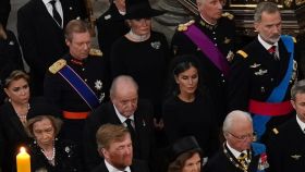 Los reyes de España, Felipe VI y Letizia, junto a los eméritos, Juan Carlos y Sofía, en el funeral de Estado de Isabel II.
