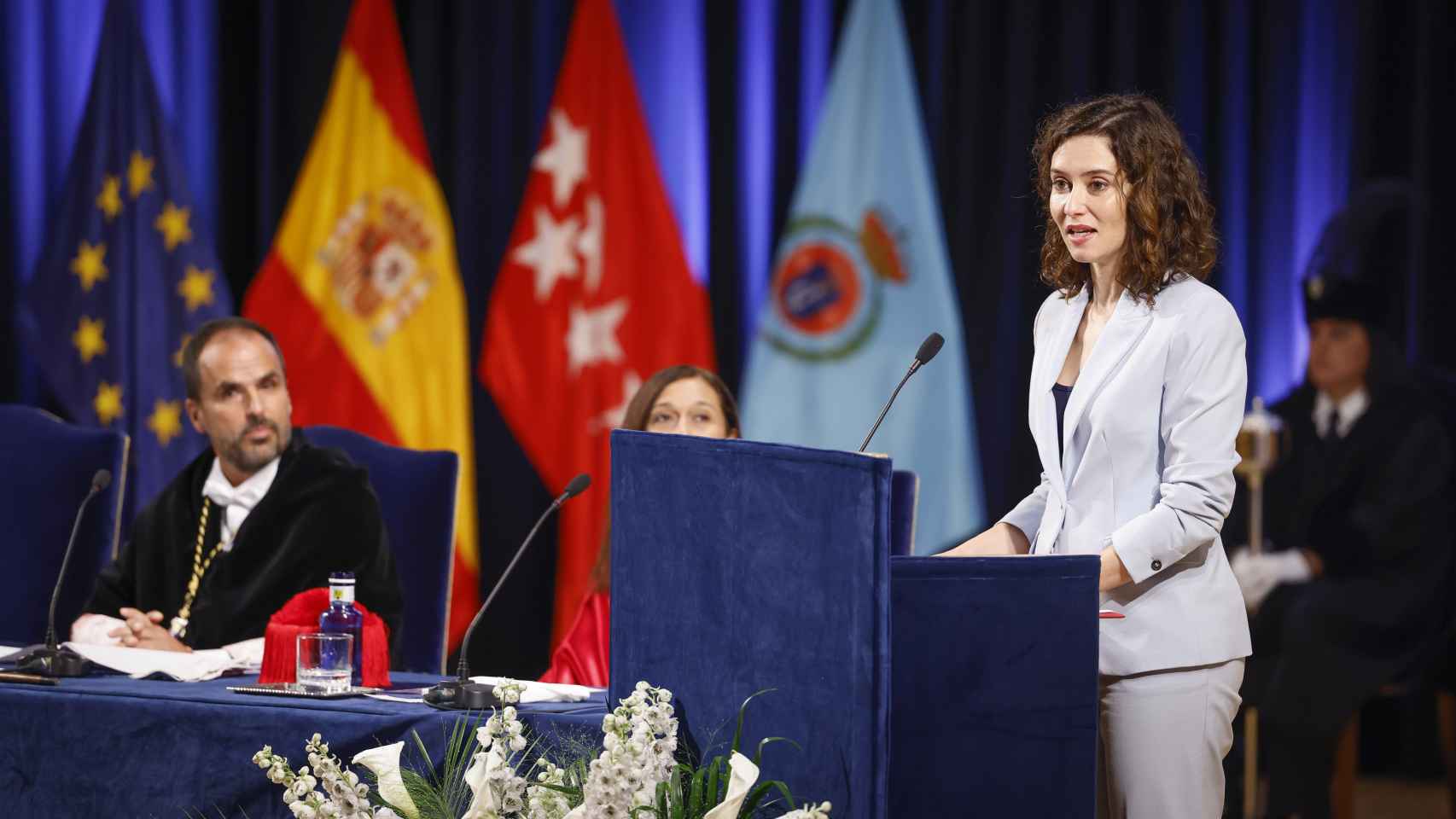 La presidenta de la Comunidad de Madrid, Isabel Díaz Ayuso, este mediodía, en el acto solemne de inicio del curso universitario en la región.