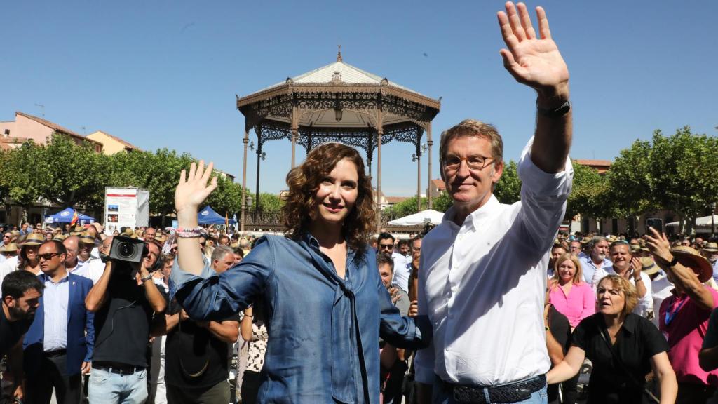 El presidente del Partido Popular, Alberto Núñez-Feijóo, y la presidenta marileña, Isabel Díaz Ayuso, en un acto reciente.