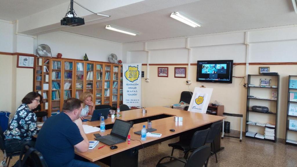 Reunión entre FAPA Galdós y la Consejería de Educación.