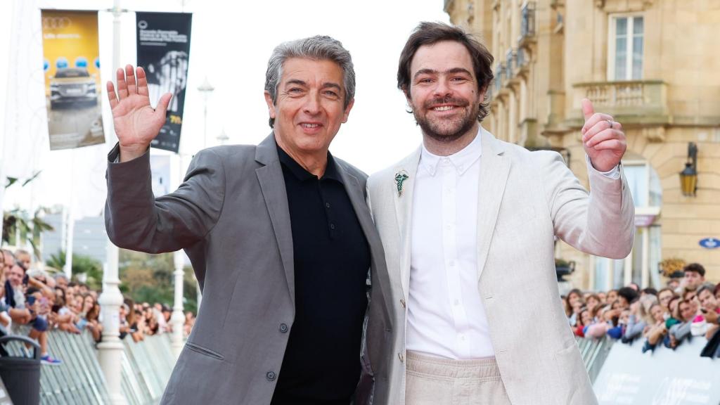 Ricardo Darín y Peter Lanzani en las calles de San Sebastián.