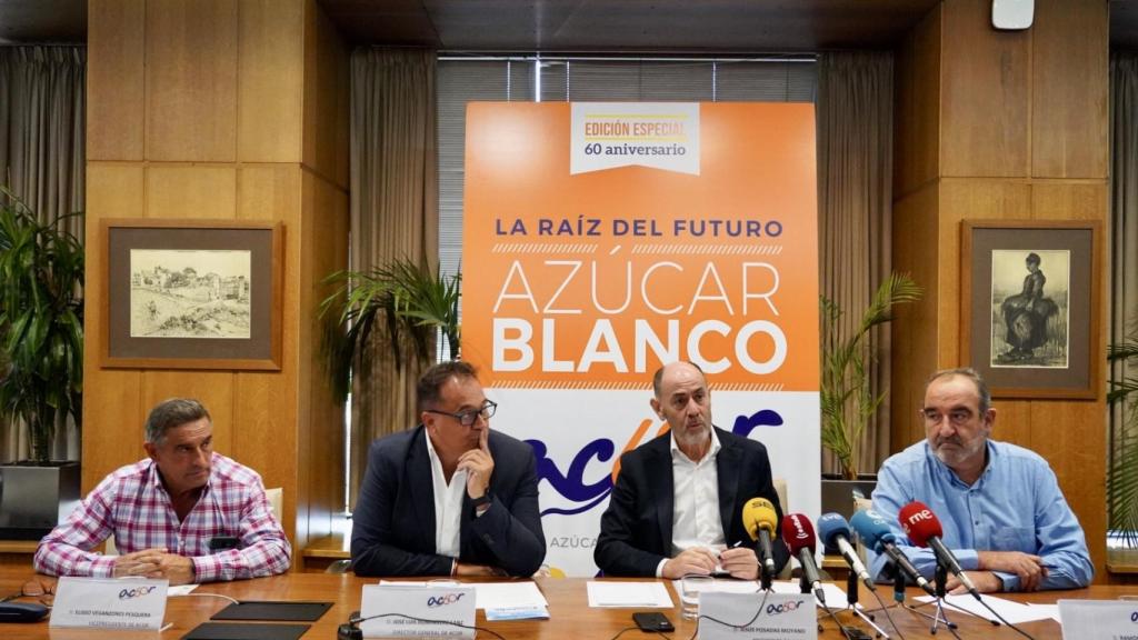 En la rueda de prensa, participan el presidente de ACOR, Jesús Posadas; el director general de la cooperativa, José Luis Domínguez, así como el vicepresidente y el secretario de ACOR, Rliseo Veganzones y Ramón Bocos, en cada caso.