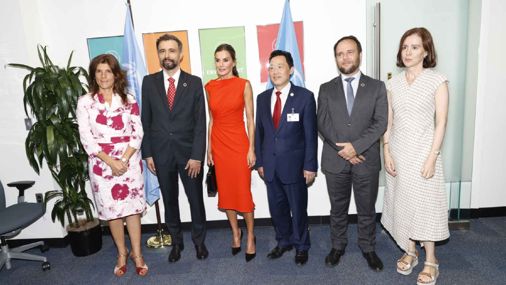 La Reina, durante su reunión con miembros de UNICEF y la OMS.