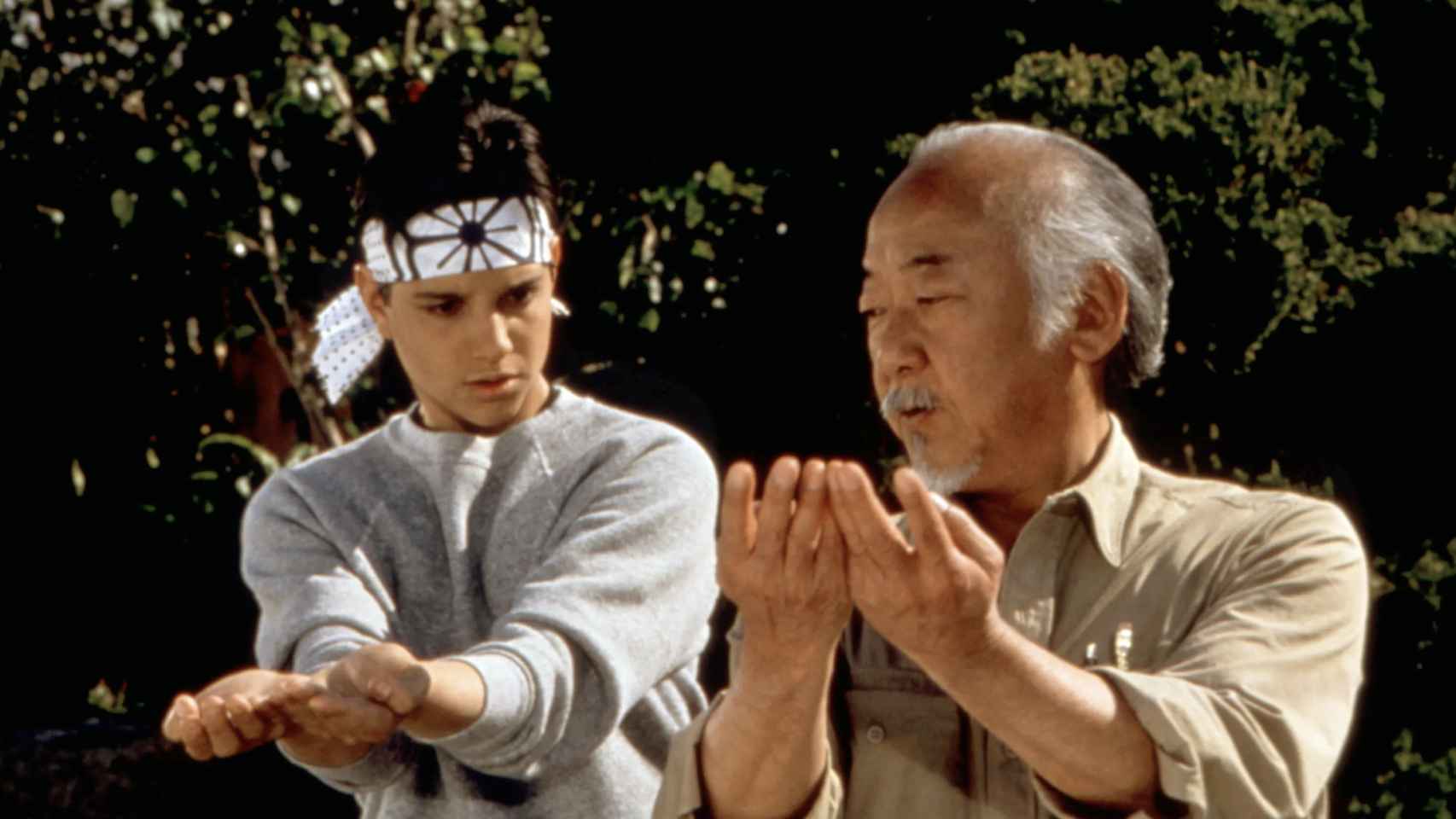 Daniel LaRusso y el Sr. Miyagi en 'Karate Kid'.
