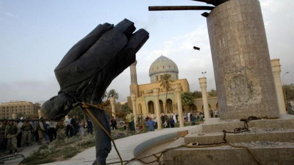 La estatua derribada de Saddam Hussein en Bagdad en 2003.