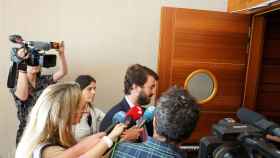 Gallardo se niega a hablar a los medios a la entrada del parlamento autonómico