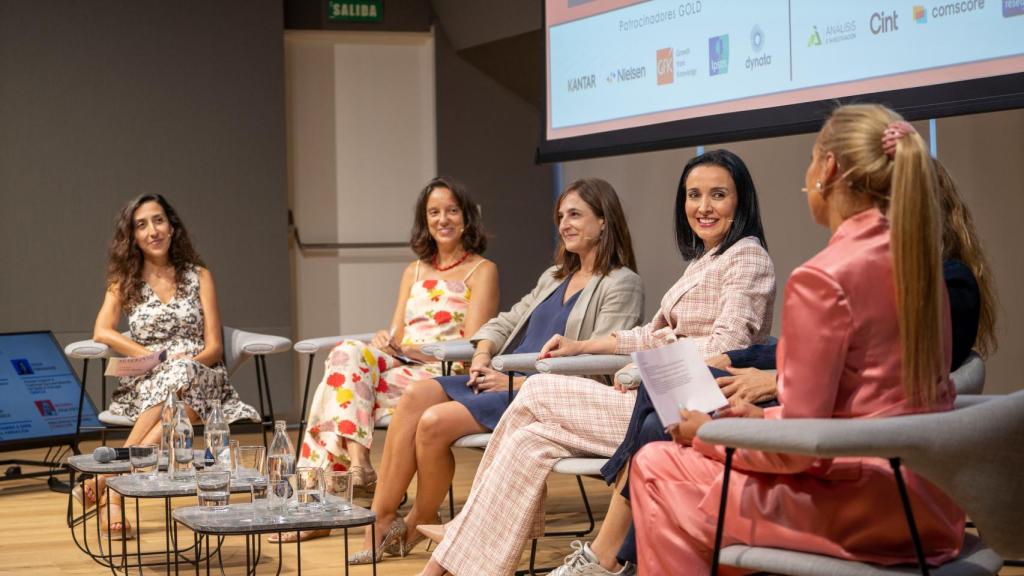 La mesa redonda 'Iniciativas de apoyo' del evento 'Investigación en femenino'.