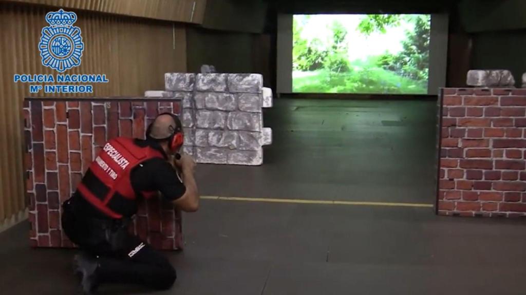 La Policía Nacional de A Coruña incorpora un sistema de prácticas de tiro con realidad virtual