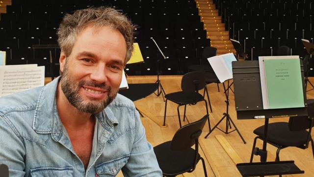 El director del ADDA Josep Vicent después de los ensayos del concierto con que arrancan.