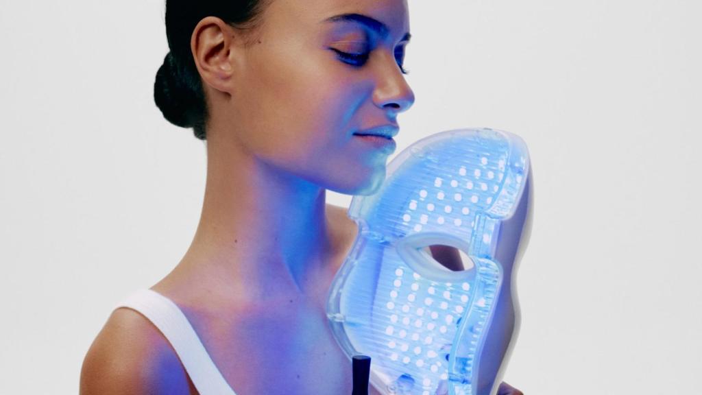 La máscara de led Unicskin mejora la piel.