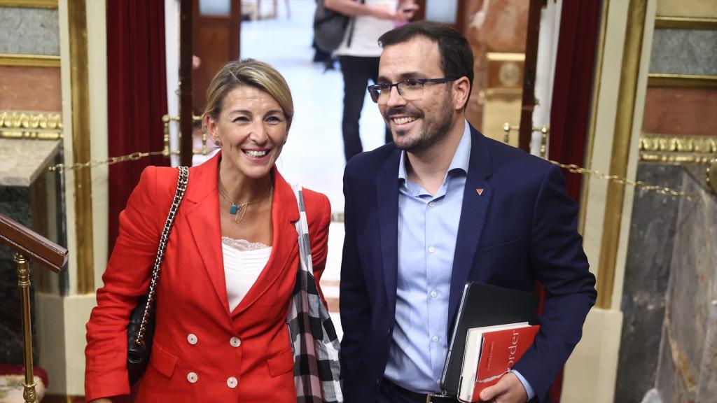 La vicepresidenta segunda y ministra de Trabajo y Economía Social, Yolanda Díaz y el ministro de Consumo, Alberto Garzón, a su llegada al Congreso de los Diputados este jueves.