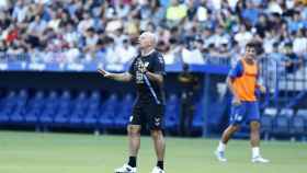 Pepe Mel dirige su primer entrenamiento como técnico del Málaga CF