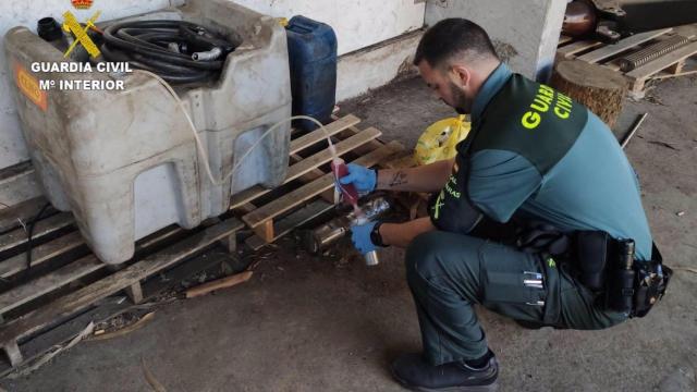 La Guardia Civil aprehendió 1.600 litros de gasóleo bonificado en la localidad de Oroso