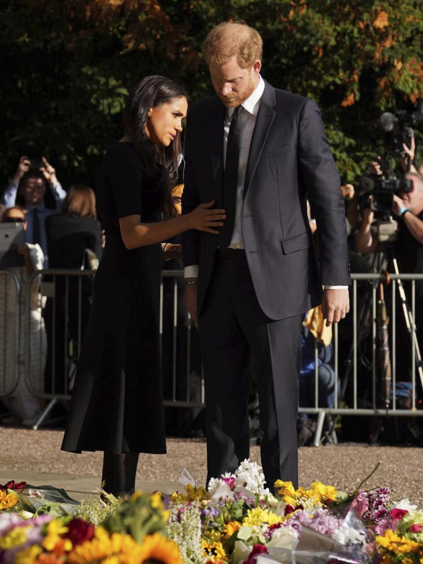 Los duques de Sussex, de luto en Londres.