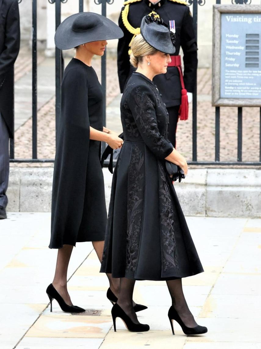 La esposa de Eduardo de Inglaterra y Meghan Markle, en el funeral.