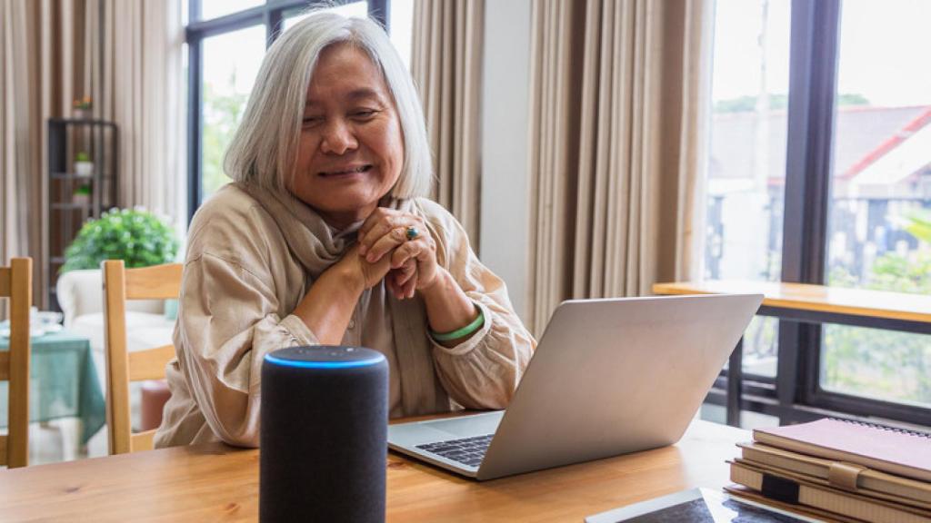 Asistentes de voz Alexa, Google Assistant y Siri: esto es lo que gastan de luz si están todo el día conectados.