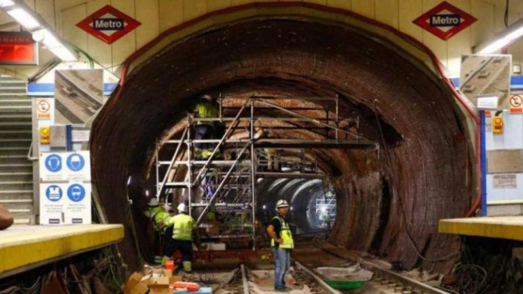 Fotografía de unas obras en la línea de Metro