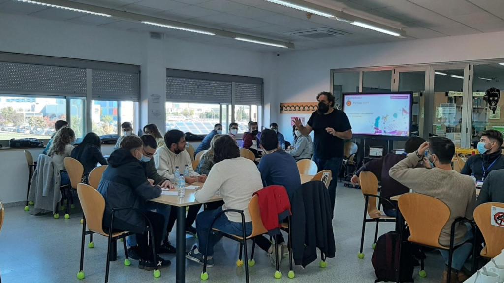 Una clase en la Escuela de Ingenierías Industriales.