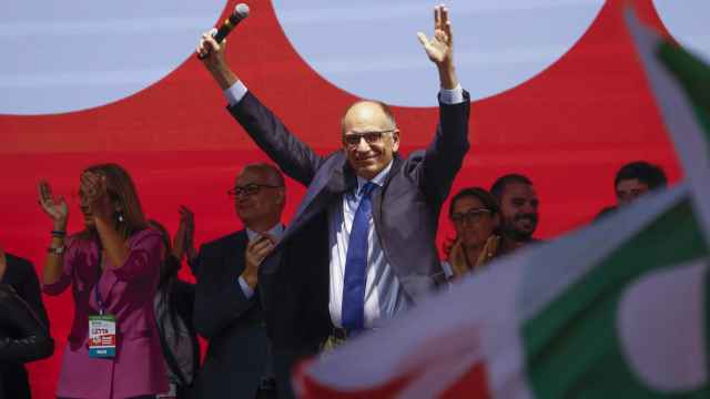 El ex primer ministro y líder del Partido Democrático italiano, Enrico Letta, este viernes en el cierre de campaña en Roma.