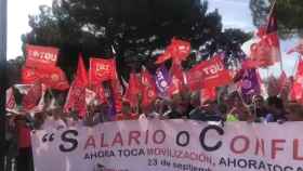 Los trabajadores del sector de la seguridad se manifiestan frente a la Consejería de Economía y Hacienda de la JCyL