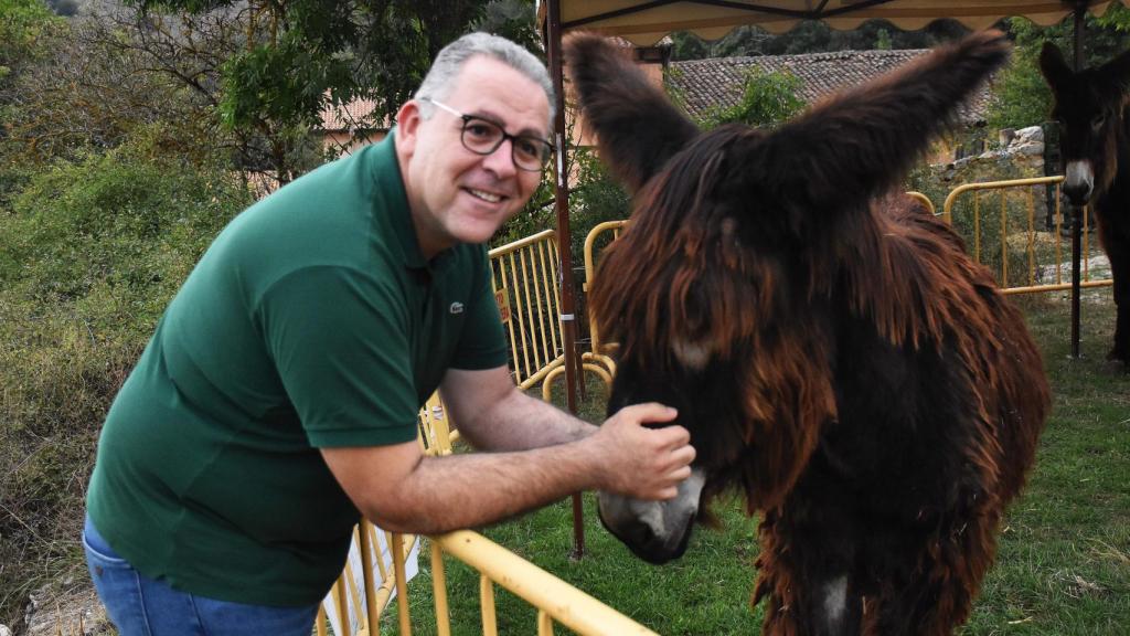 Jesús María Prada con uno de los animales