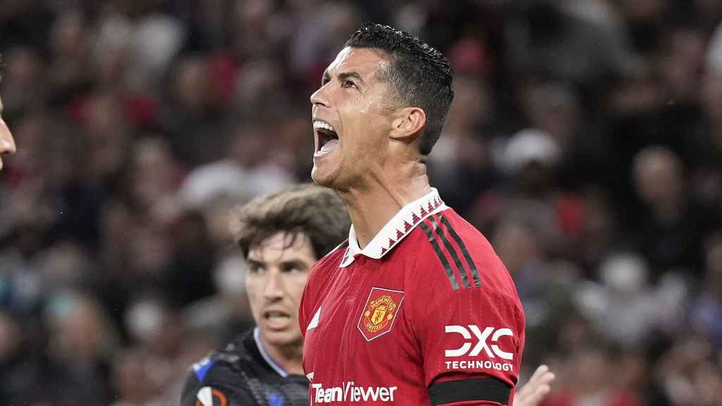 Cristiano Ronaldo se lamenta de un fallo en un partido con el Manchester United