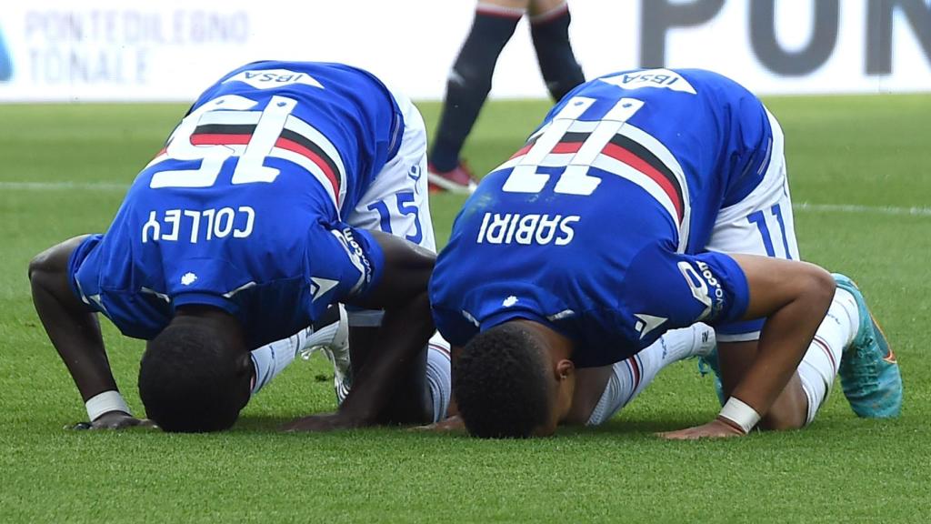 Sabiri y Colley celebrando un gol con la Sampdoria